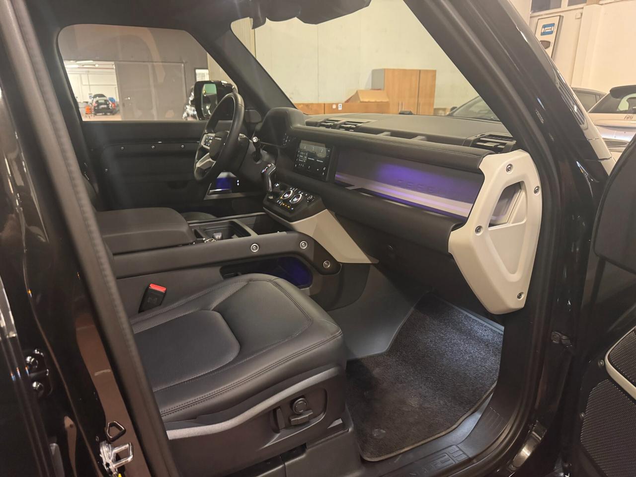 Land Rover Defender 110 3.0D I6 200 CV AWD Auto S