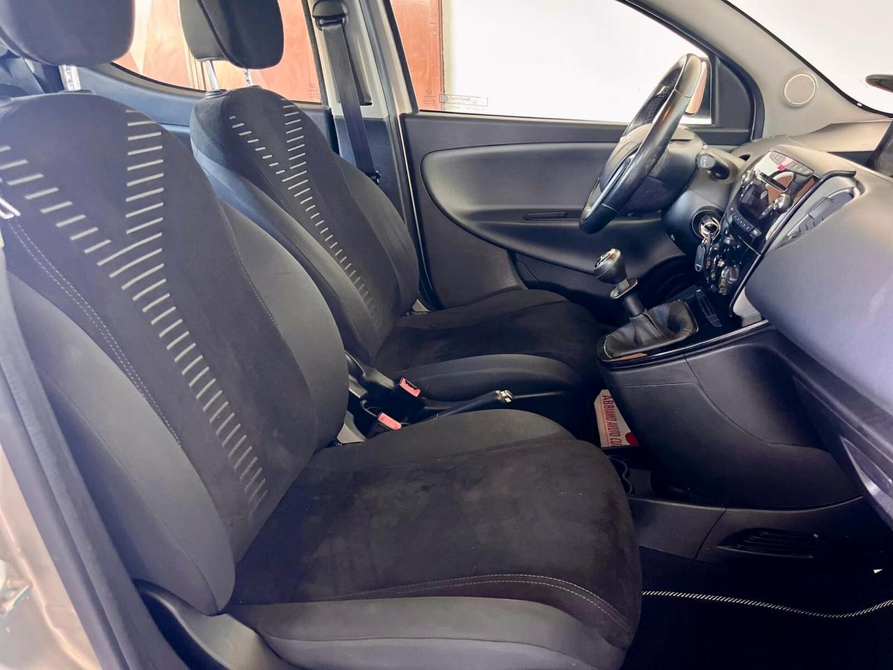Lancia Ypsilon 1.2 69 CV 5 porte S&S Platinum