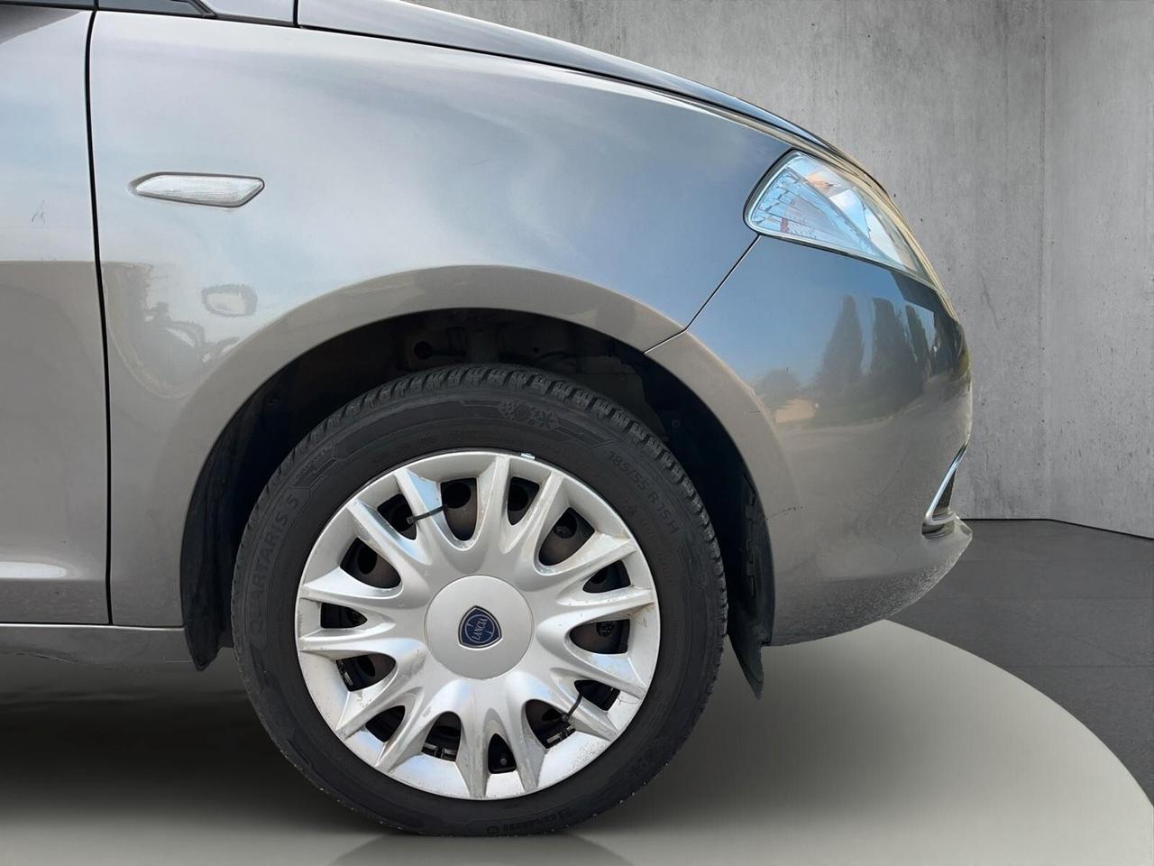 Lancia Ypsilon 1.2 69 CV 5 porte S&S Silver