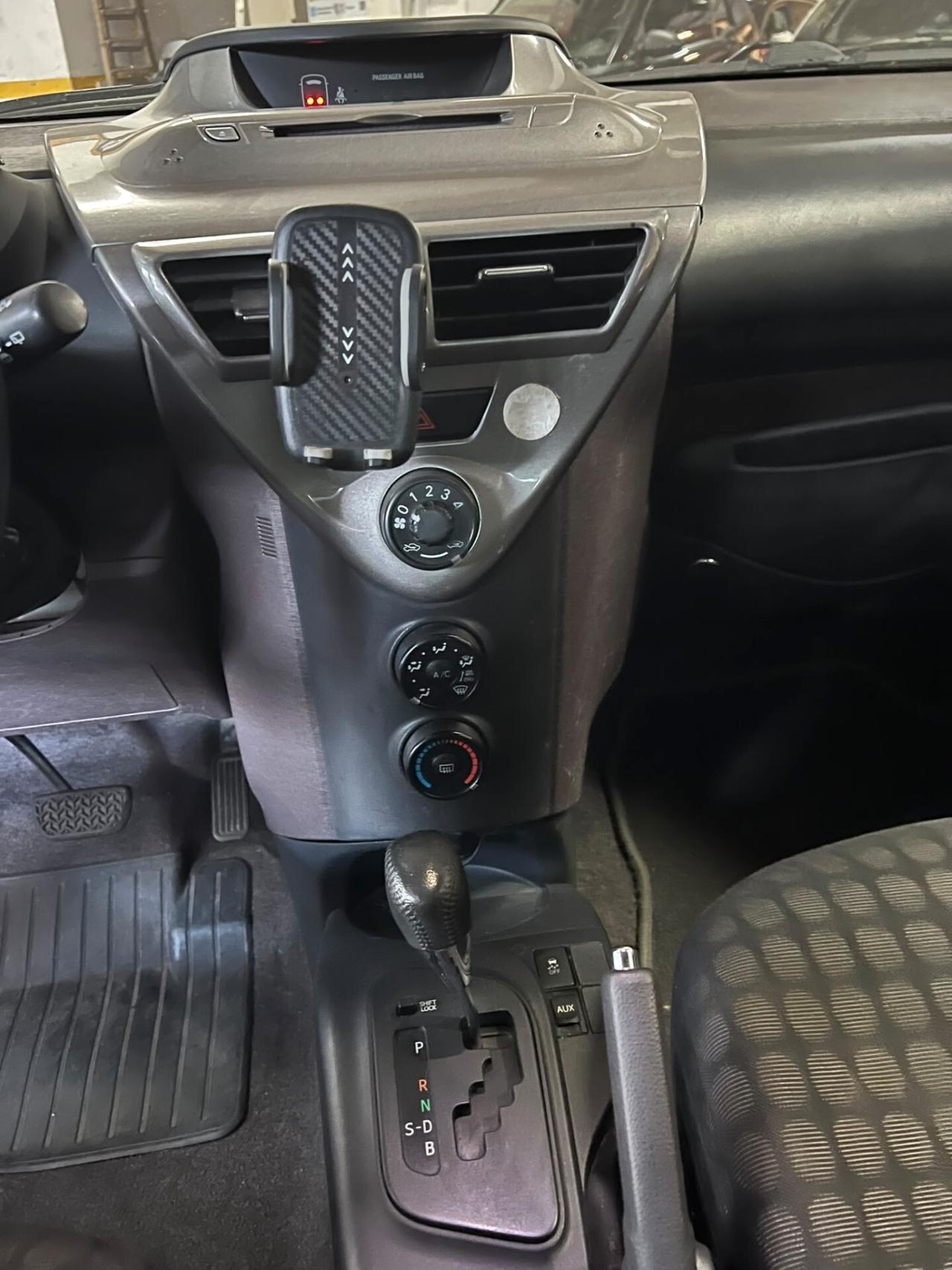 Toyota iQ 1.0 Sol