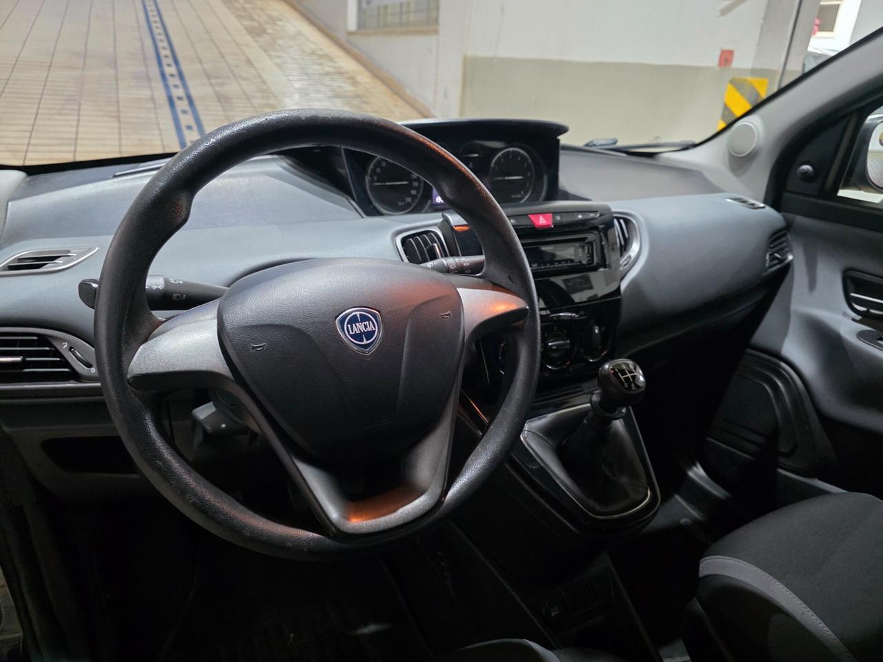 Lancia Ypsilon 1.2 69 CV 5 porte Gold