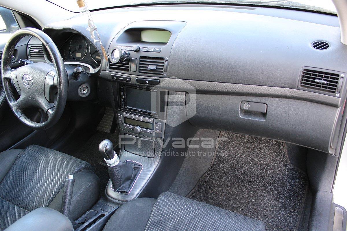TOYOTA Avensis 2.0 D-4D 16V Station Wagon