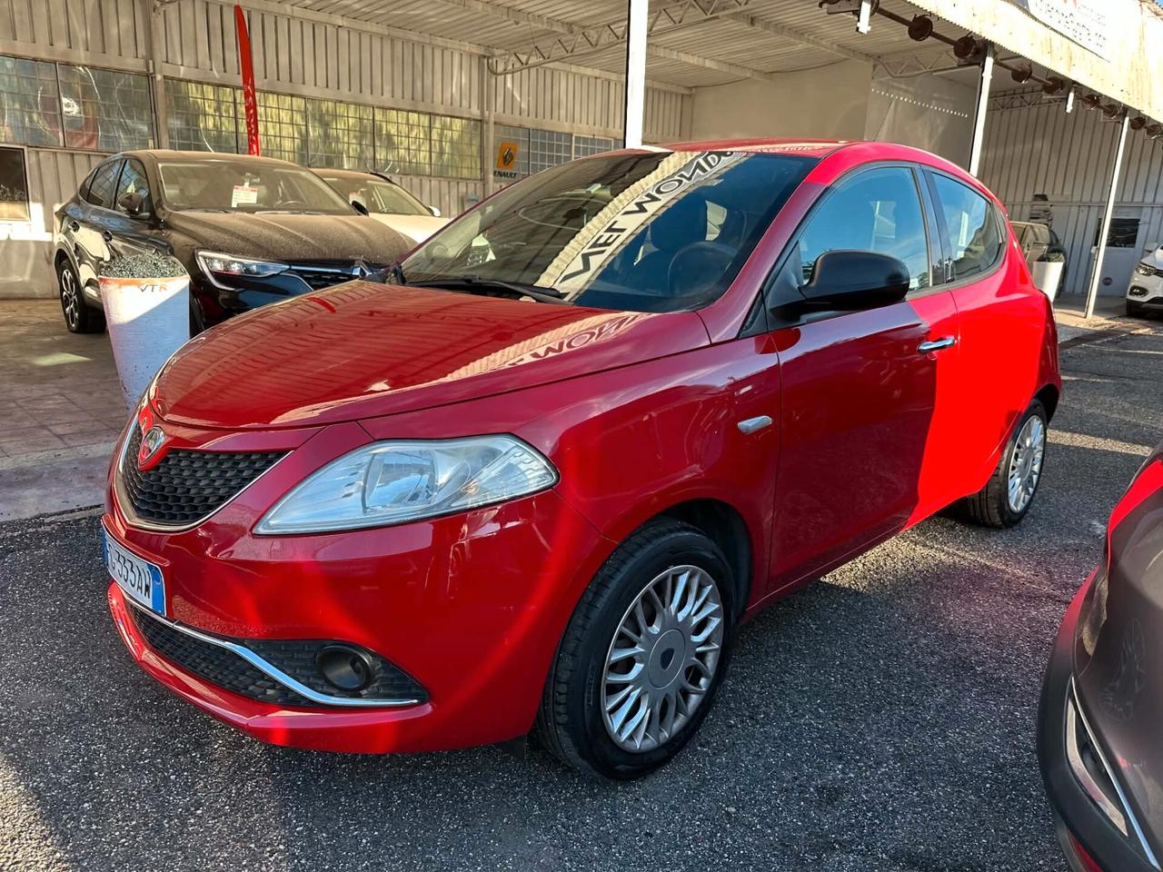 Lancia Ypsilon 1.2 69 CV 5 porte Gold