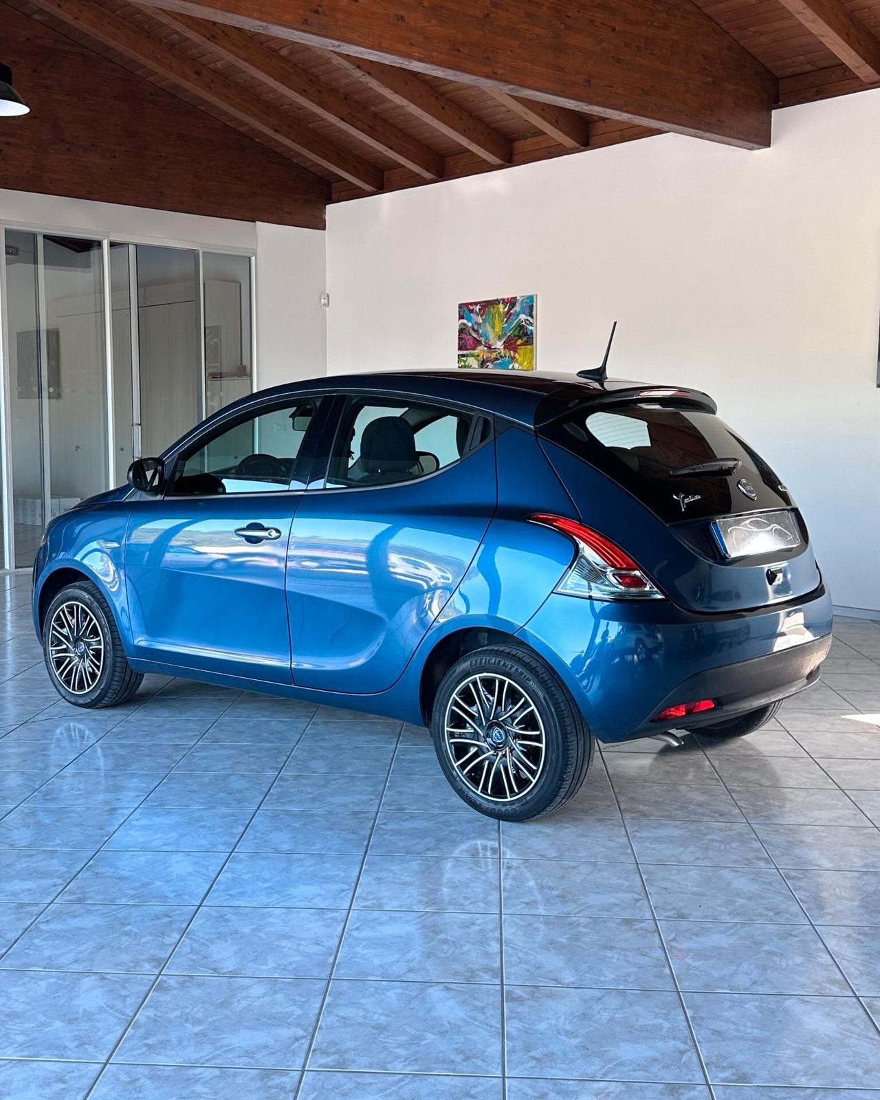Lancia Ypsilon 1.0 FireFly 5 porte S&S Hybrid Gold