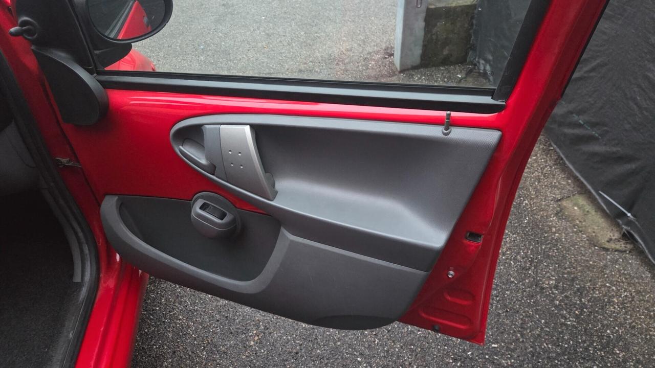 Toyota Aygo 1.0 12V VVT-i 5 porte Sol Connect