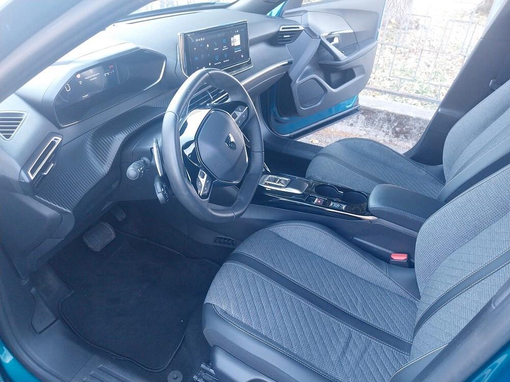 Peugeot 2008 Hybrid 145 e-DCS6 GT