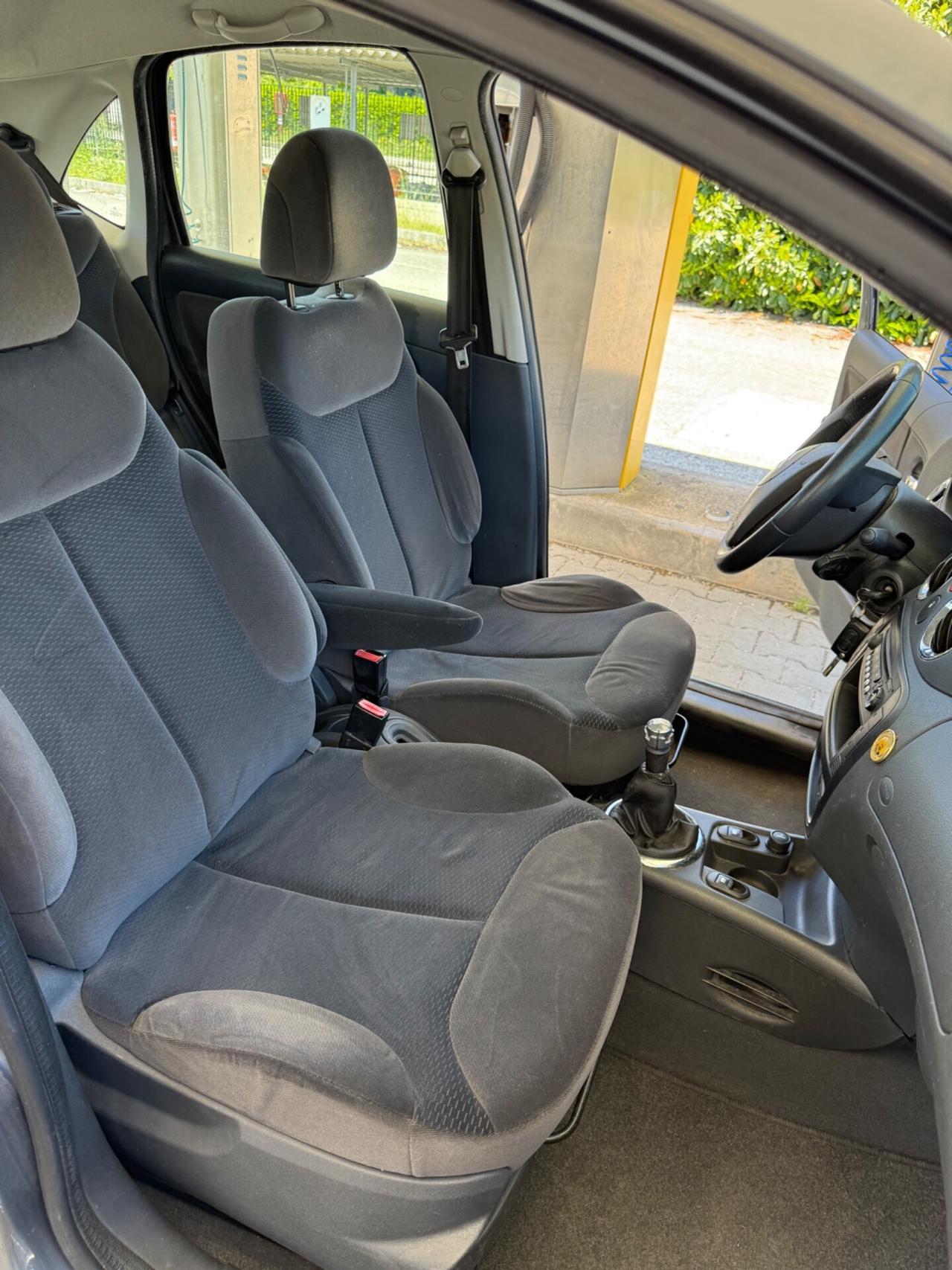 Citroen C3 exclusive 1.1 Benzina 90milaKM NEOPATENTATI