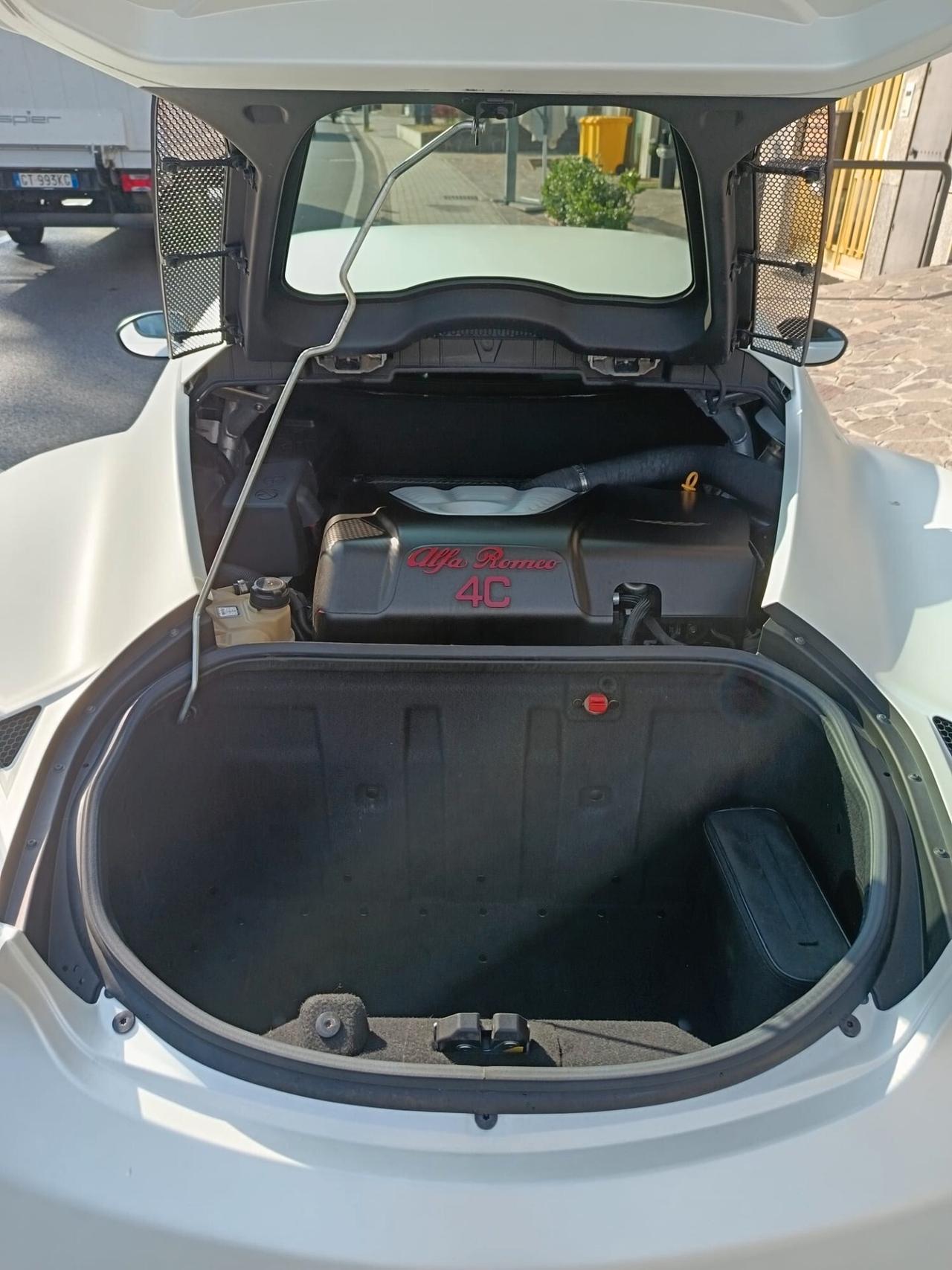 Alfa Romeo 4C COUPE' LAUNCH EDITION 353/500, TAGLIANDATA, KIT ACCESSORI COMPLETO