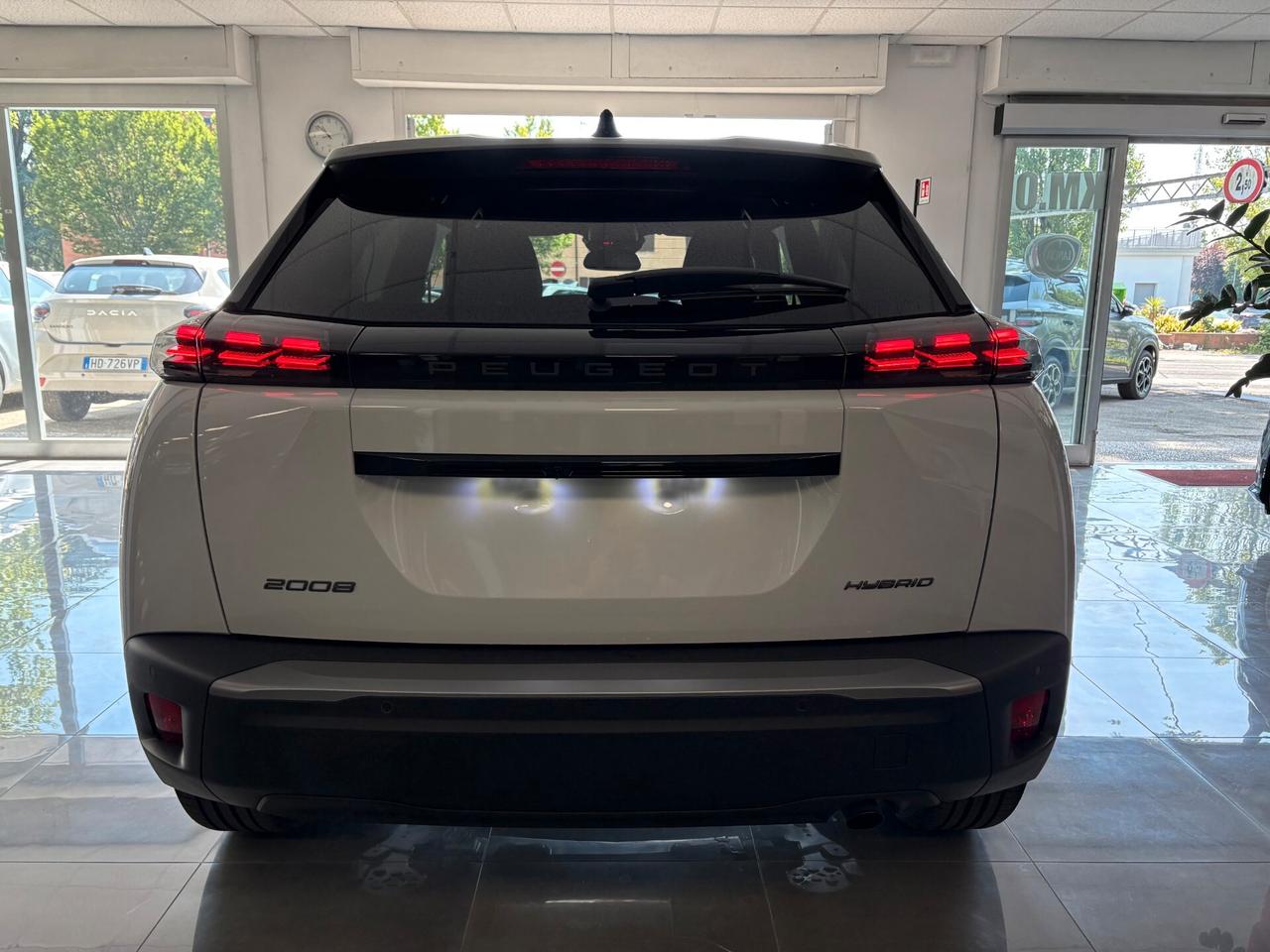 Peugeot 2008 Allure 1.2 Hybrid e-DCS6 - KMO 2026