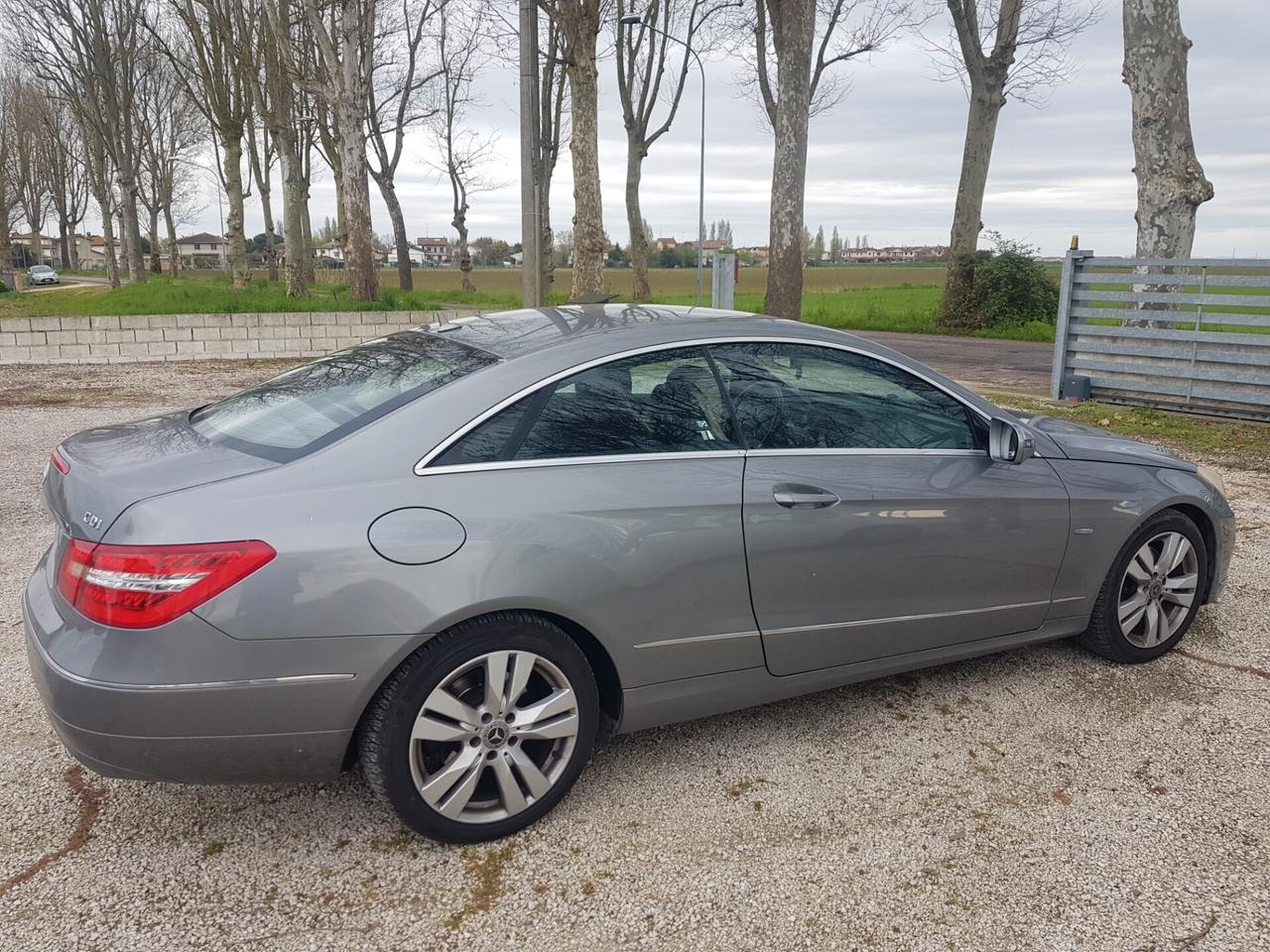 Mercedes-benz E 250 E 250 CDI Coupé BlueEFFICIENCY Avantgarde