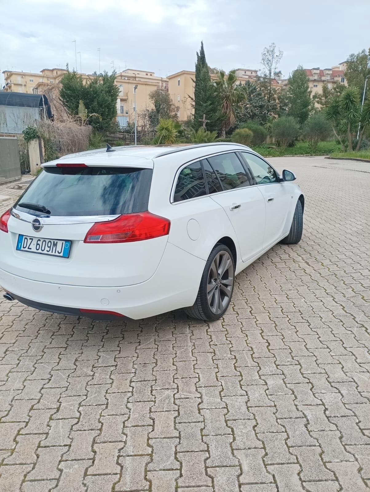 Opel Insignia 2.0 CDTì 160 cv sport tuarer cosmo