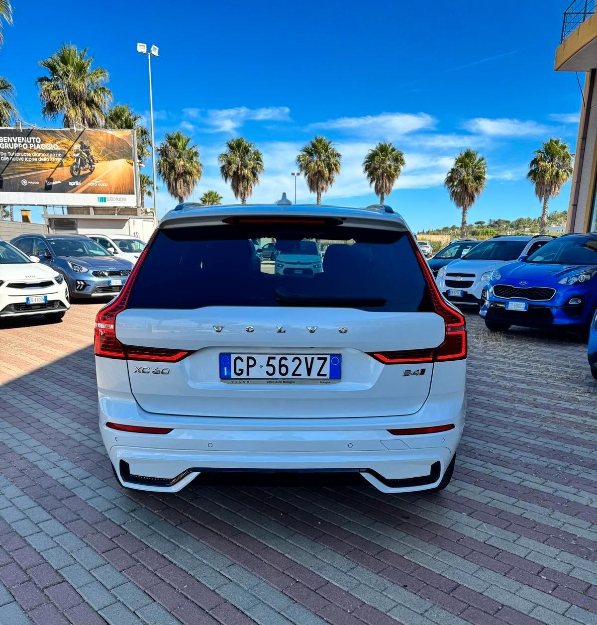 Volvo XC60 2.0 AWD automatico Ultimate Dark