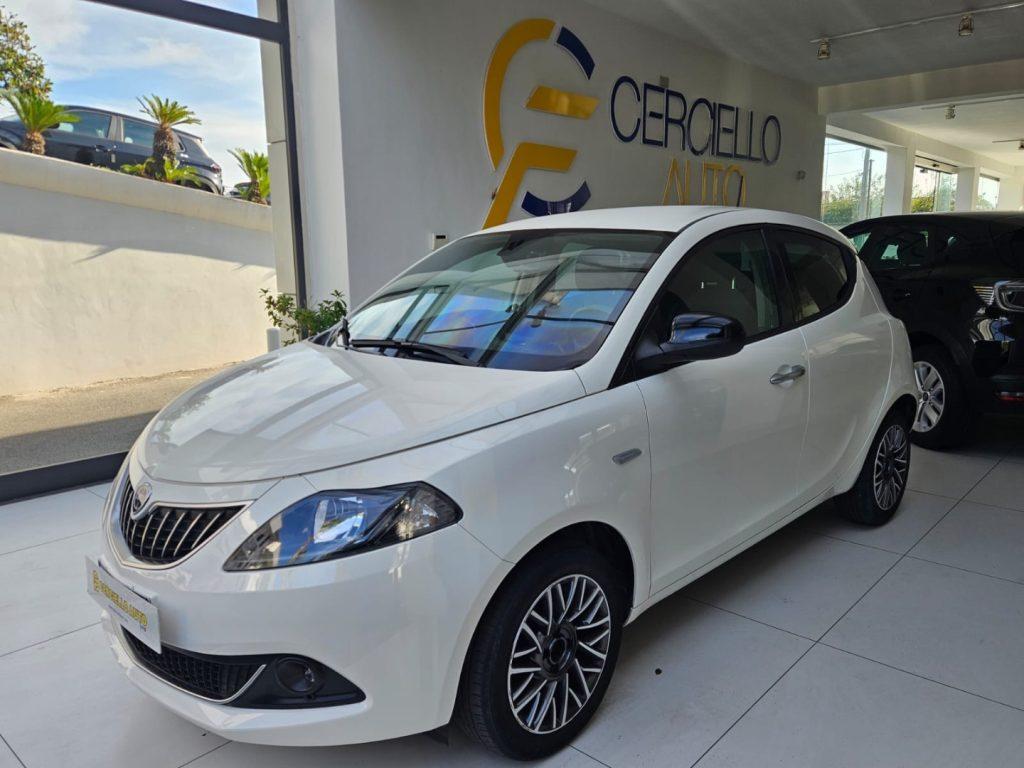 Lancia Ypsilon 1.0 FireFly 5 porte S&S Hybrid Gold tua da €125,00