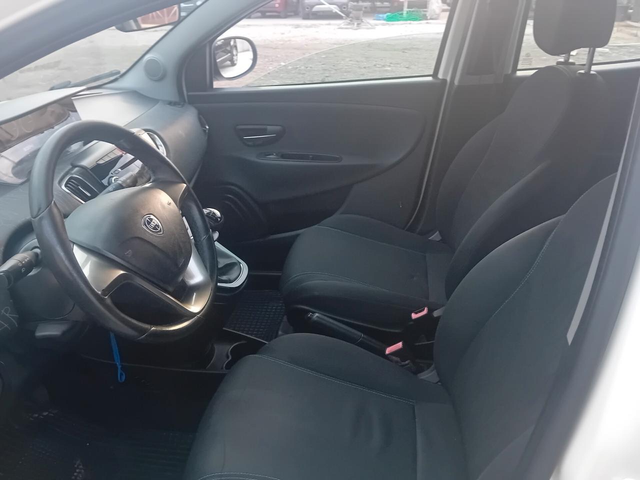 Lancia Ypsilon 0.9 TwinAir 85 CV 5 porte Metano Ecochic Elefantino