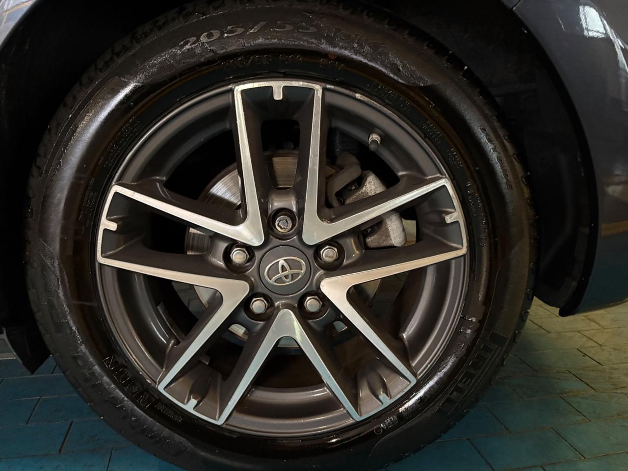 Toyota Auris Touring Sports 1.8 Hybrid Lounge