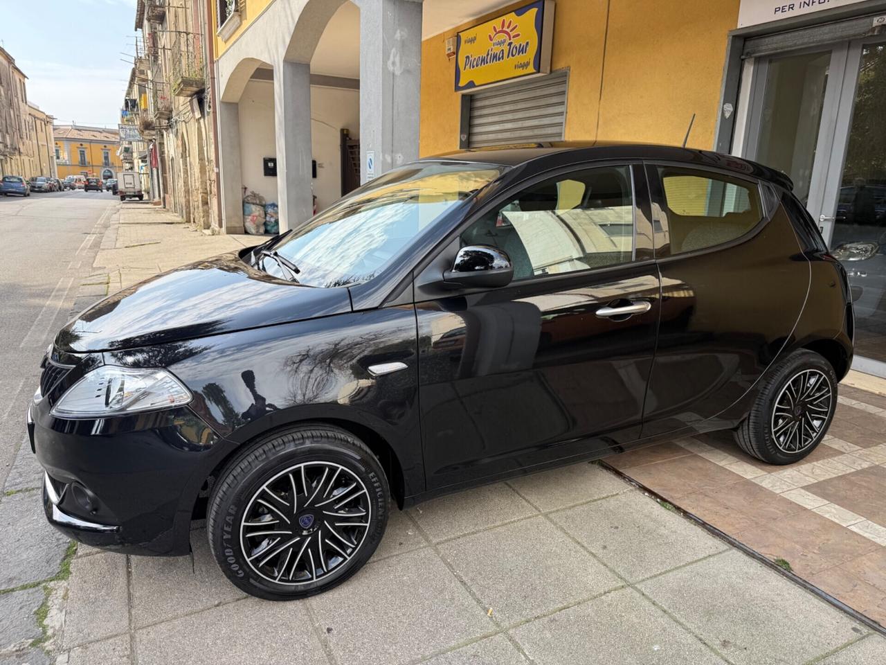 Lancia Ypsilon 2023 - 1.0 FireFly 5 porte S&S Hybrid Gold