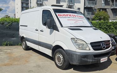 MERCEDES 209 CDI CON GANCIO TRAINO - NON MARCIANTE - VENDITA ESCLUSIVA A COMMERCIANTI DI AUTO!