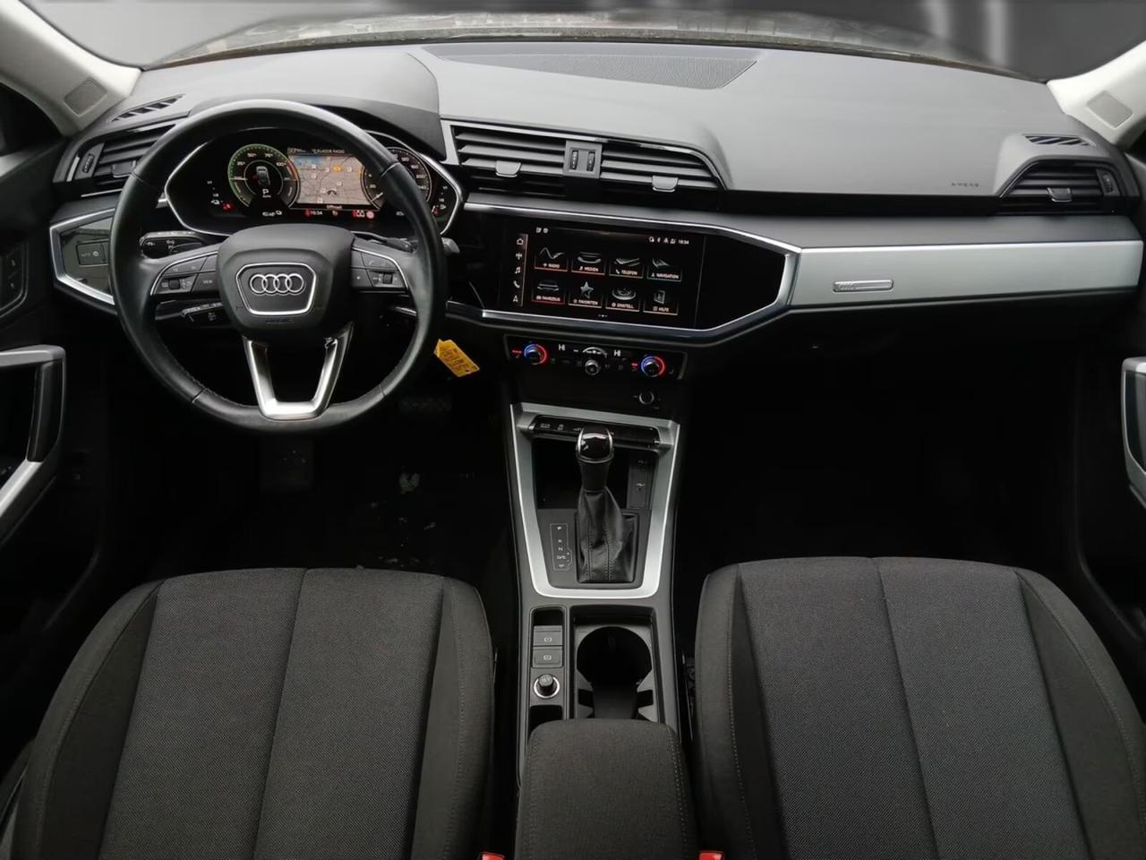 Audi Q3 45 TFSI e S tronic Business