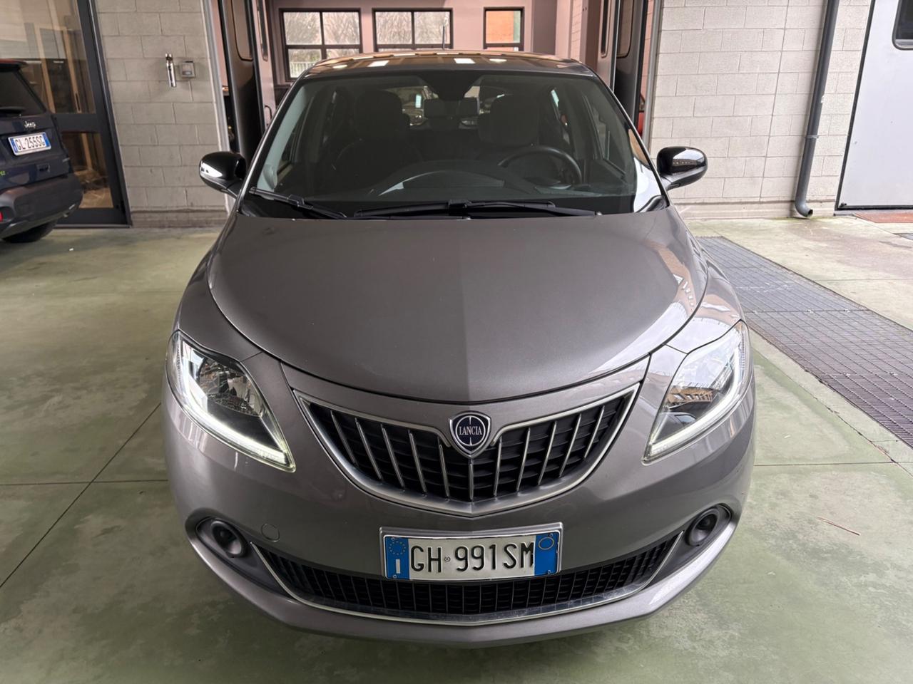 Lancia Ypsilon 1.0 FireFly 5 porte S&S Hybrid Ecochic Silver posti