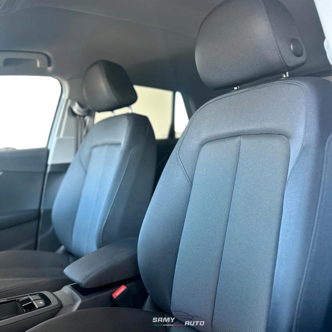 Audi Q2 30 TDI Identity Black