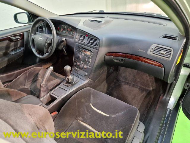 VOLVO V70 2.4 D5 20V cat