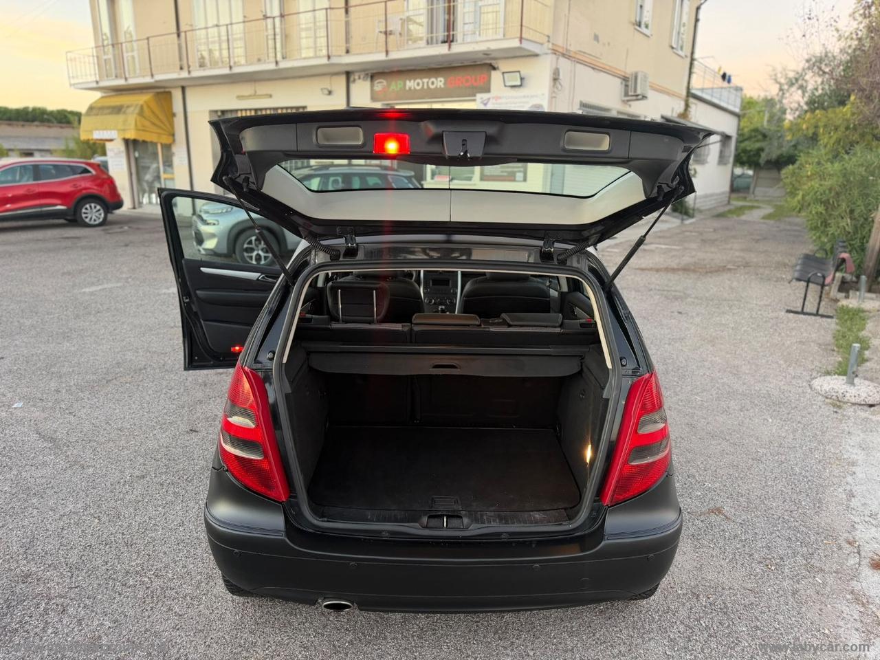 MERCEDES-BENZ A 150 Avantgarde BLACK MATT