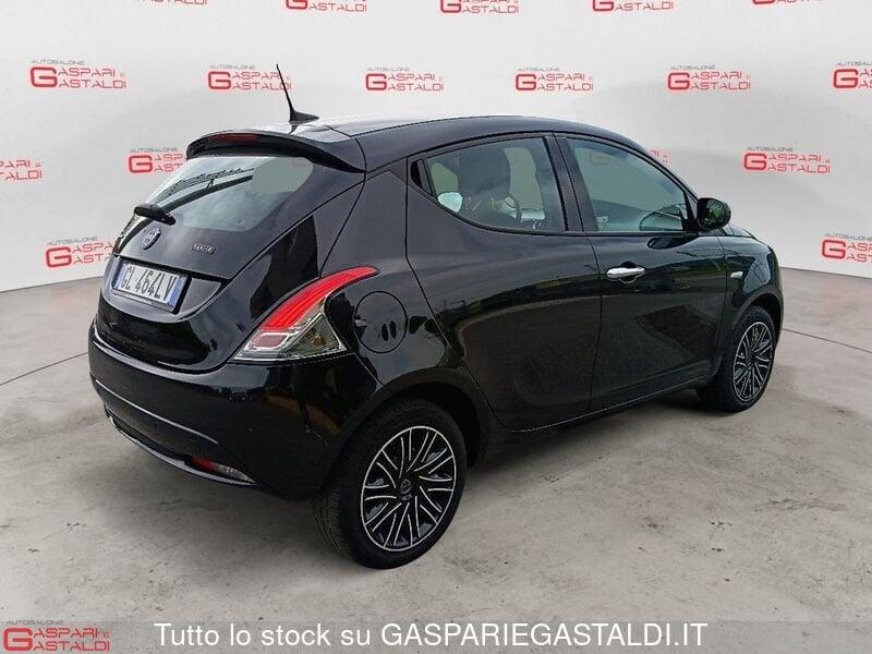 Lancia Ypsilon 1.0 FireFly 5 porte S&S Hybrid Silver