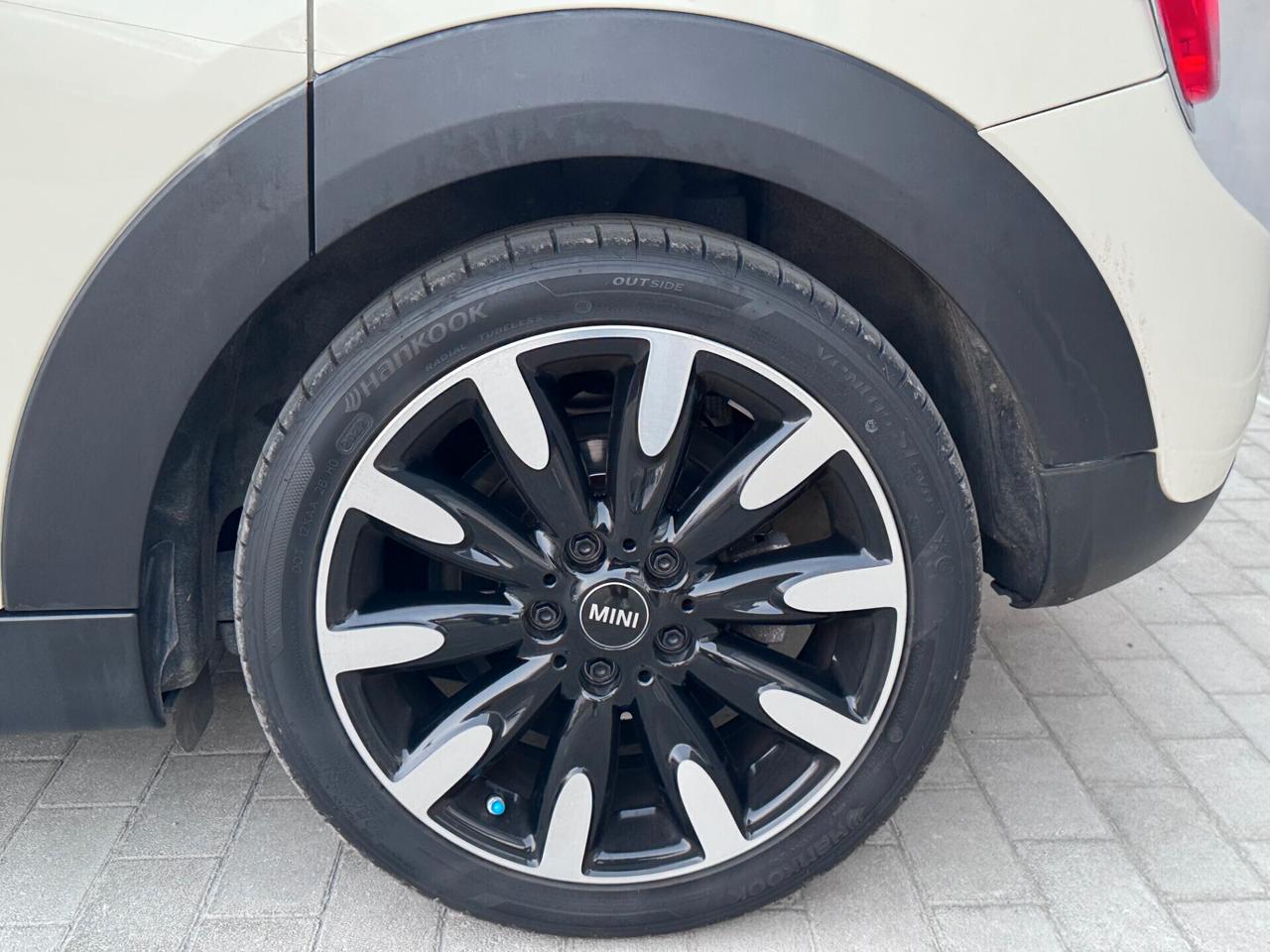 Mini Cooper D 1.5 5 porte - TAGLIANDI CERT. - GARANZIA FINO A 5 ANNI