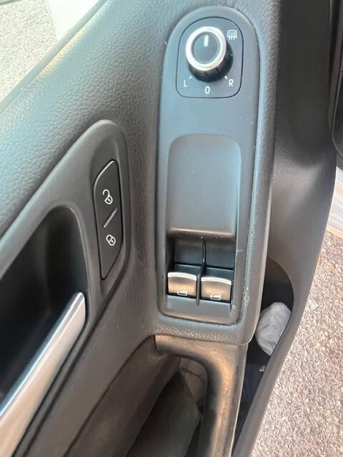 VOLKSWAGEN GOLF 140 CV TDI GT SPORT 3 porte DSG CERCHI IN LEGA NAVIGATORE OK NEOPATENTATI - GARANZIA 12 MESI -