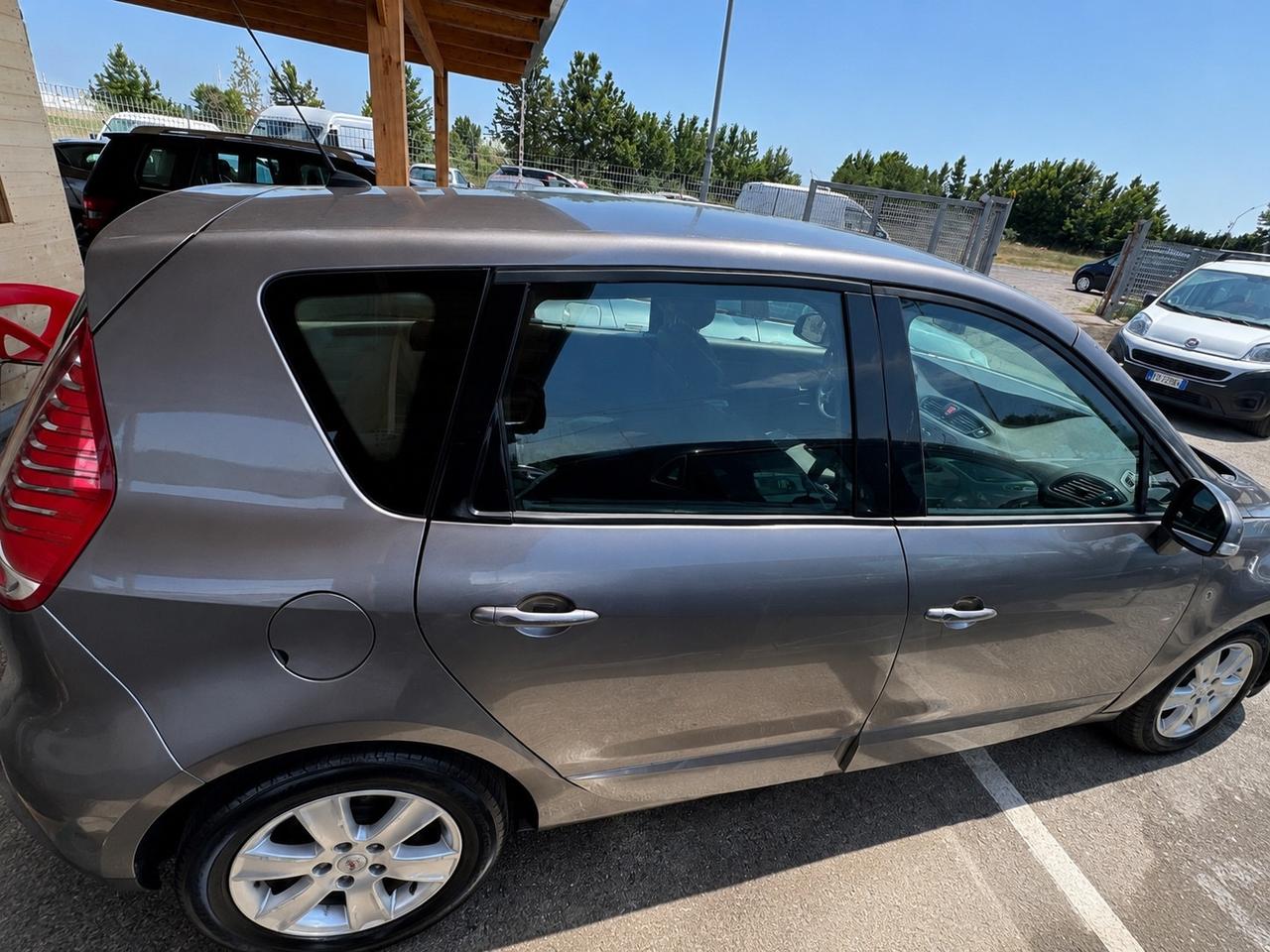 Renault Scenic Scénic X-Mod 1.9 dCi 130CV Luxe 2011