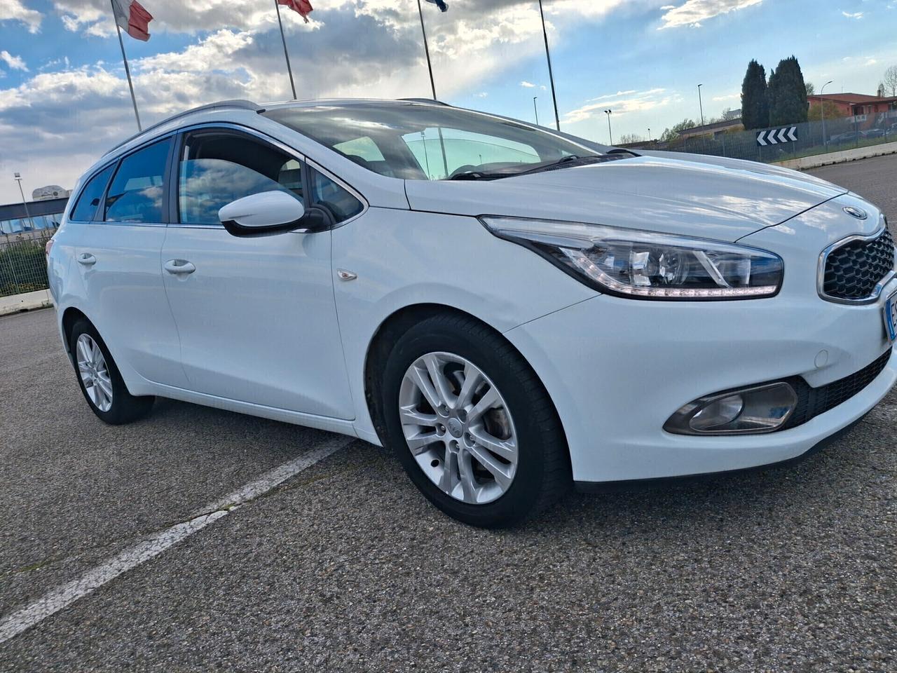 Kia Ceed cee'd 1.4 CRDi SW.-TELECAMERA-LUCI LED-