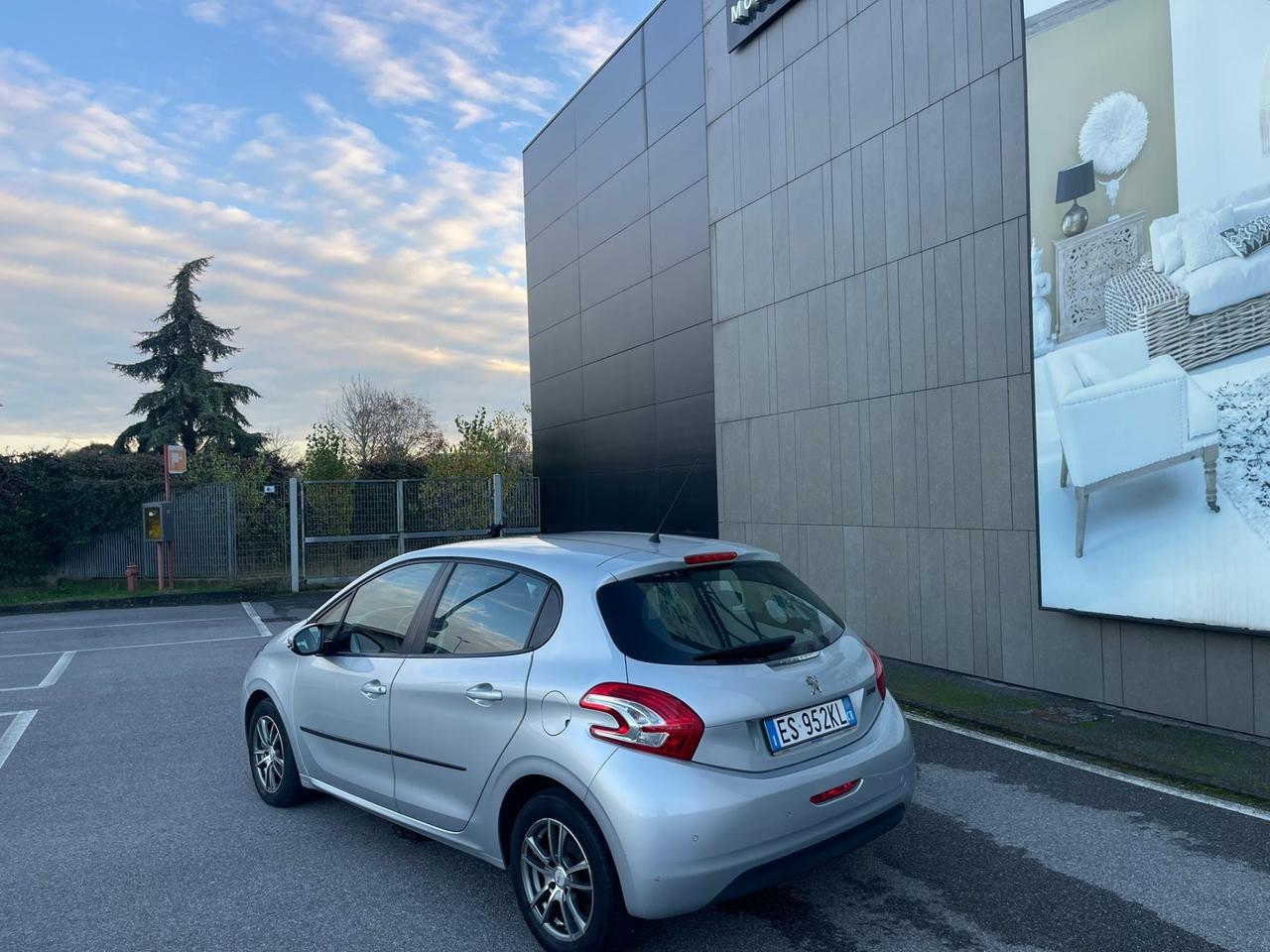 Peugeot 208 PureTech 1.2 CV 82 5P Allure