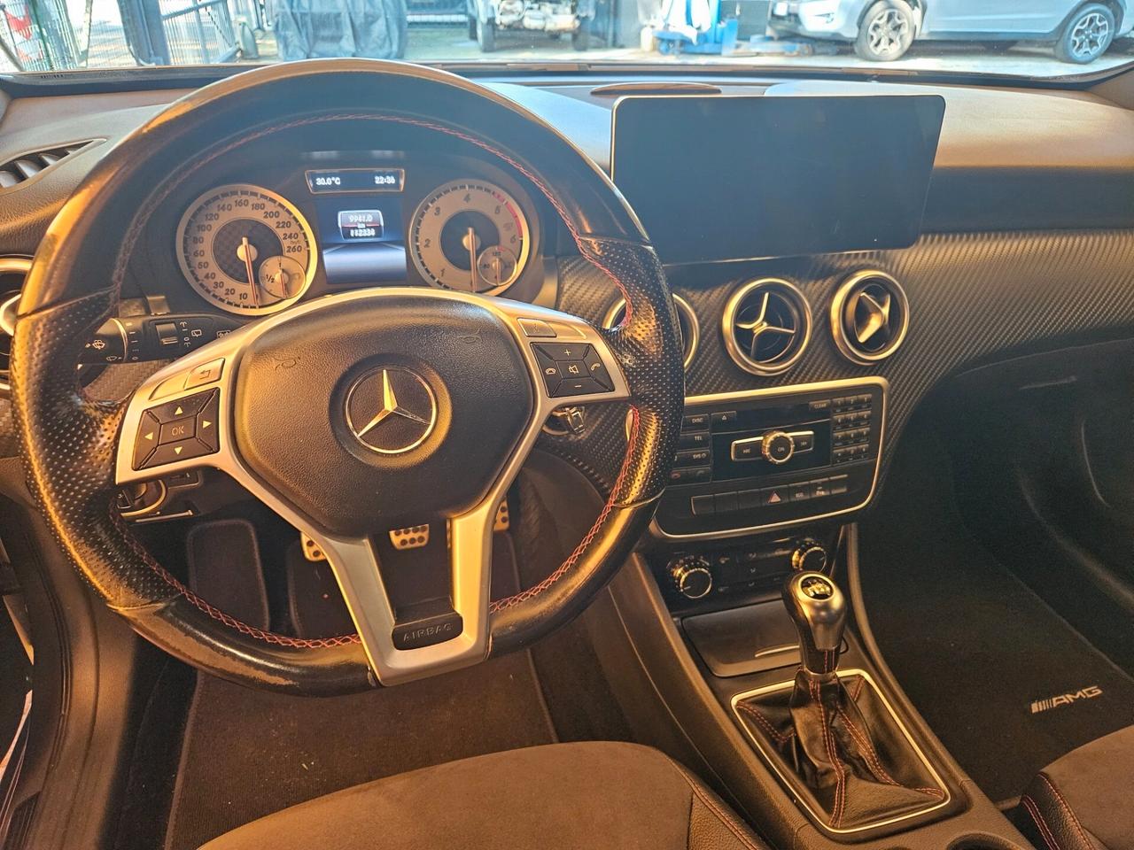 Mercedes-benz A 180 CDI Premium AMG INTERNO / ESTERNO