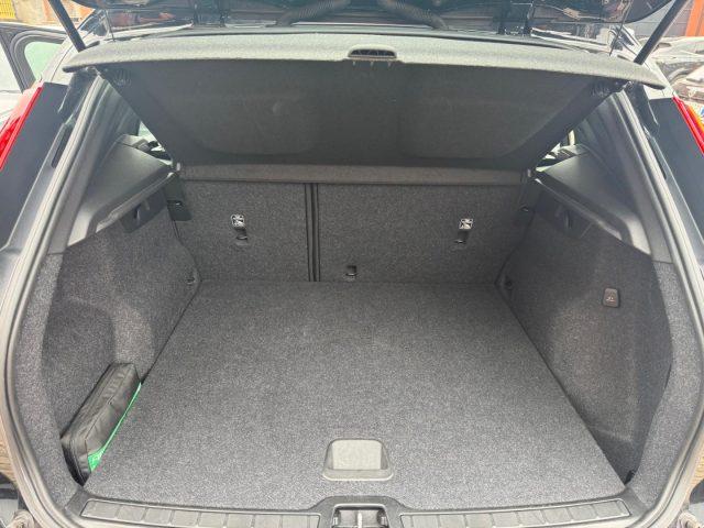 VOLVO XC40 T2 130CV MOMENTUM CORE