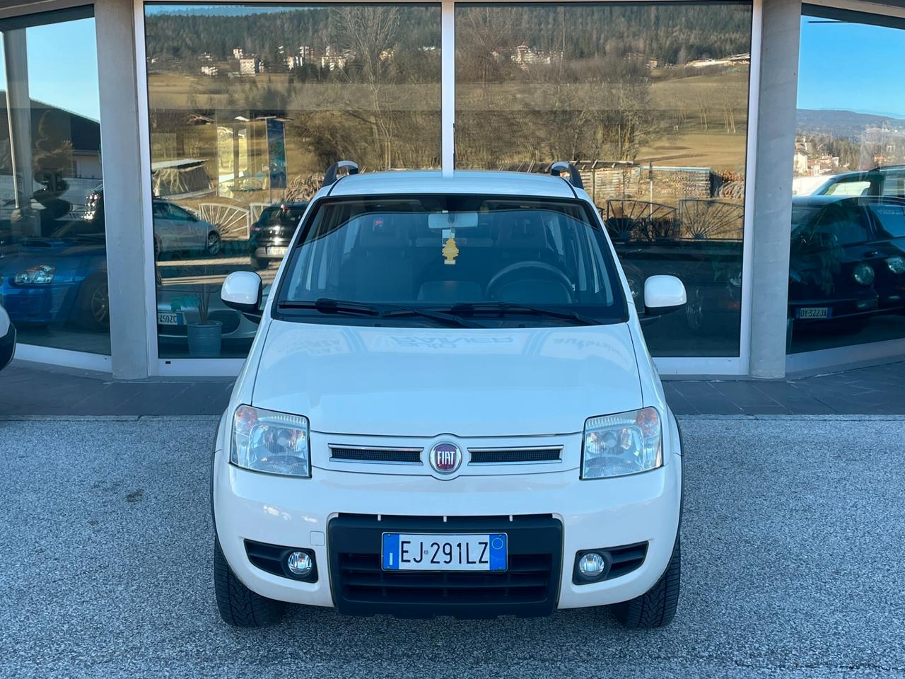 Fiat Panda 4x4 1.3 MJT 16V DPF Climbing