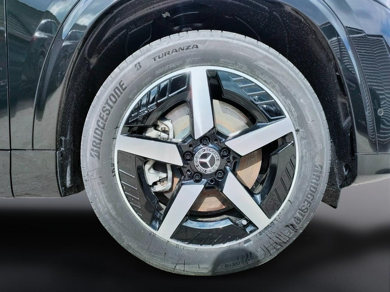 Mercedes-Benz GLB 250+ con tecnologia EQ