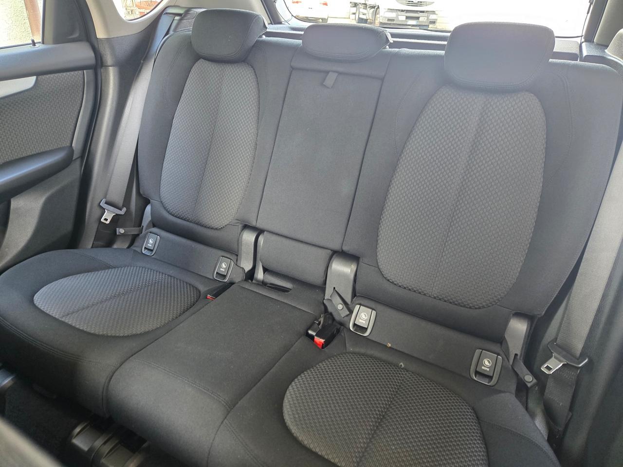 BMW 220i Active Tourer Advantage