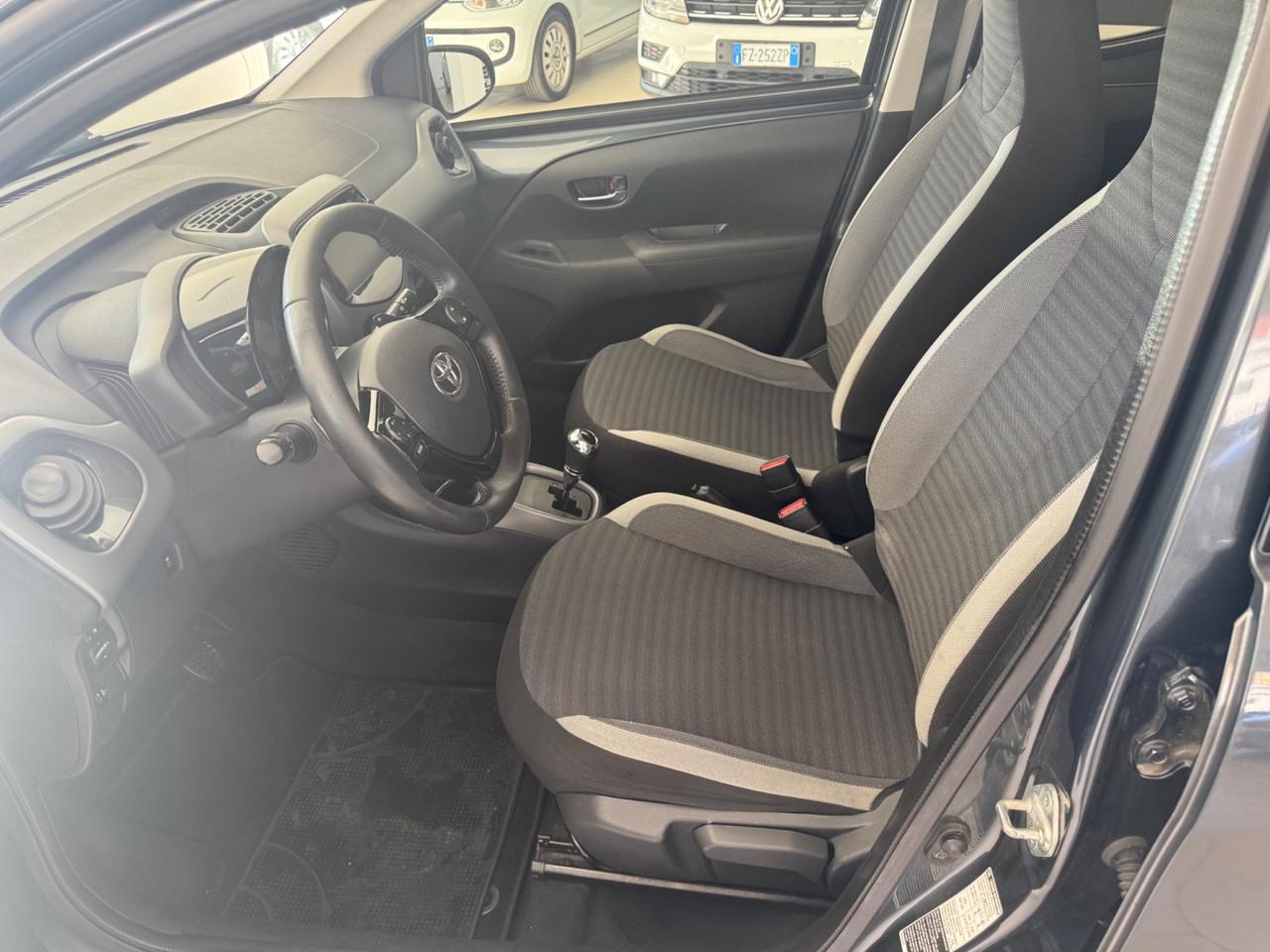 Toyota Aygo 1.0 VVT-i 69 CV 5 porte x-business MMT