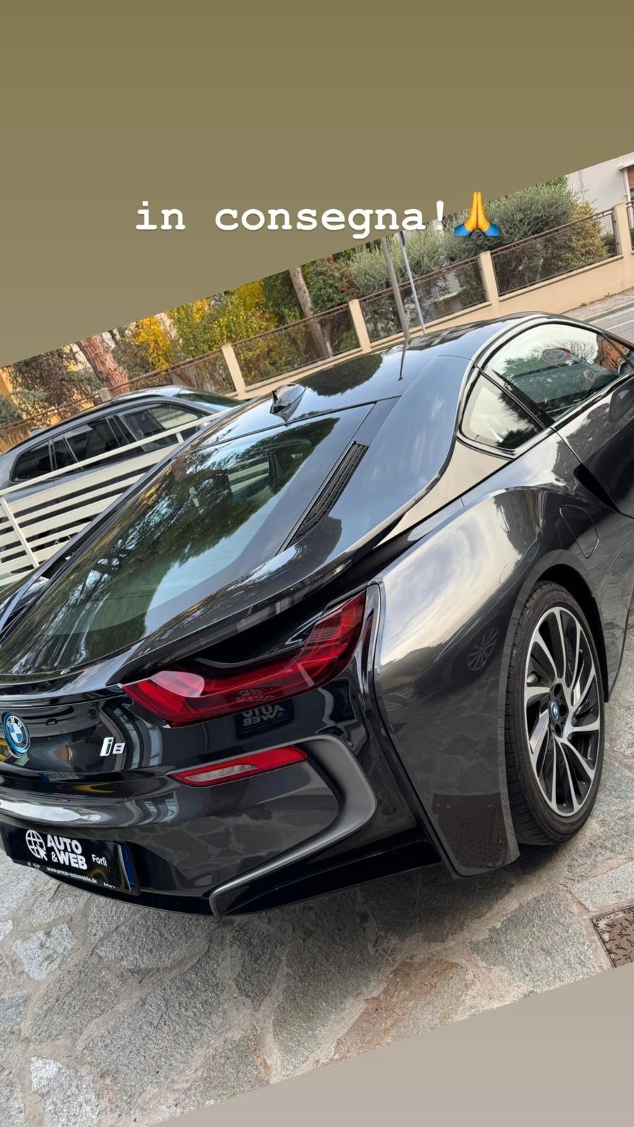 BMW i8 COUPE' TRE VOLUMI HYBRID 231cv