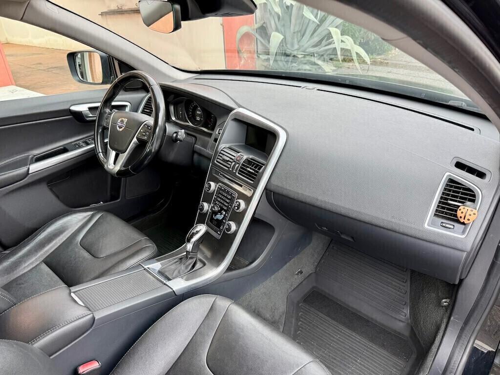Volvo XC 60 D4 AWD Geartronic Momentum