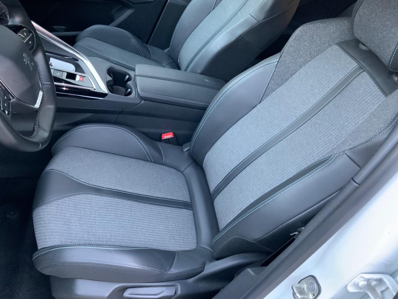 Peugeot 3008 Hybrid4 300 e-EAT8 Allure Pack