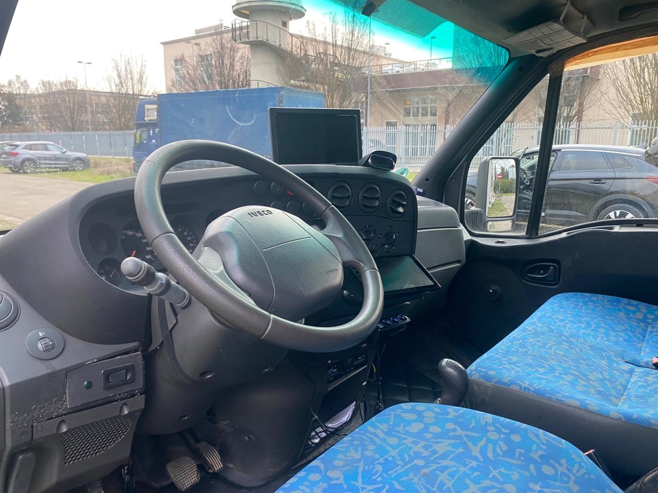 Iveco Daily 50 C11 trasporto per 3 cavalli patente B