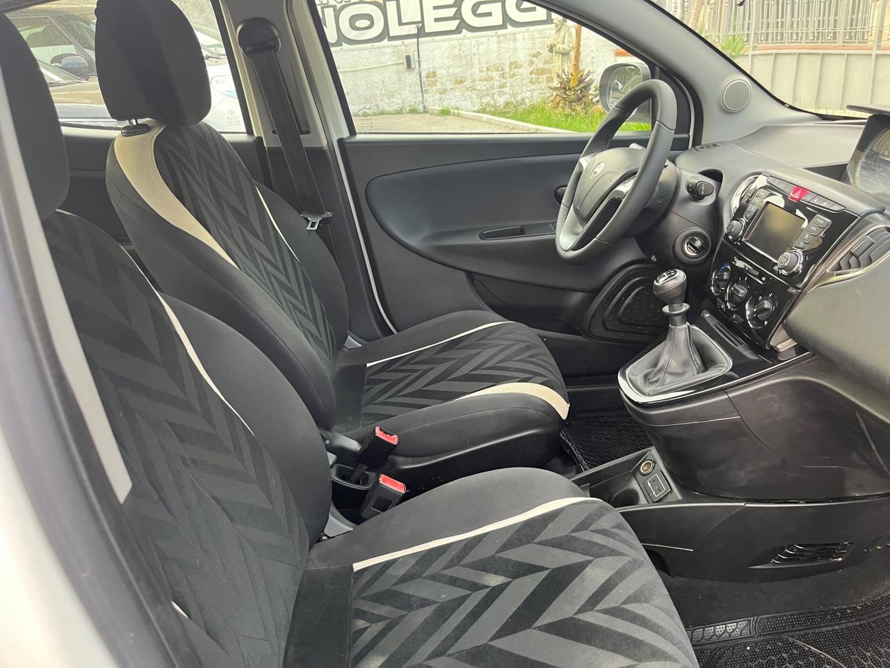 Lancia Ypsilon 0.9 TwinAir 85 CV Ecochic Gold
