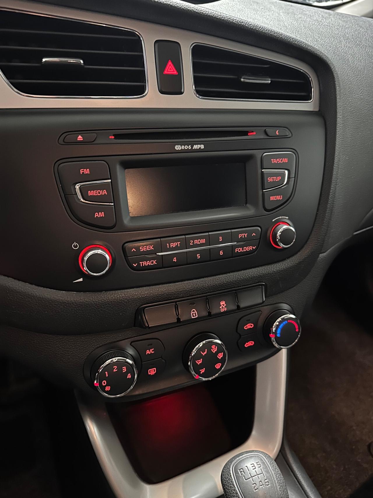 Kia Ceed cee'd 1.4 GPL 5 2013