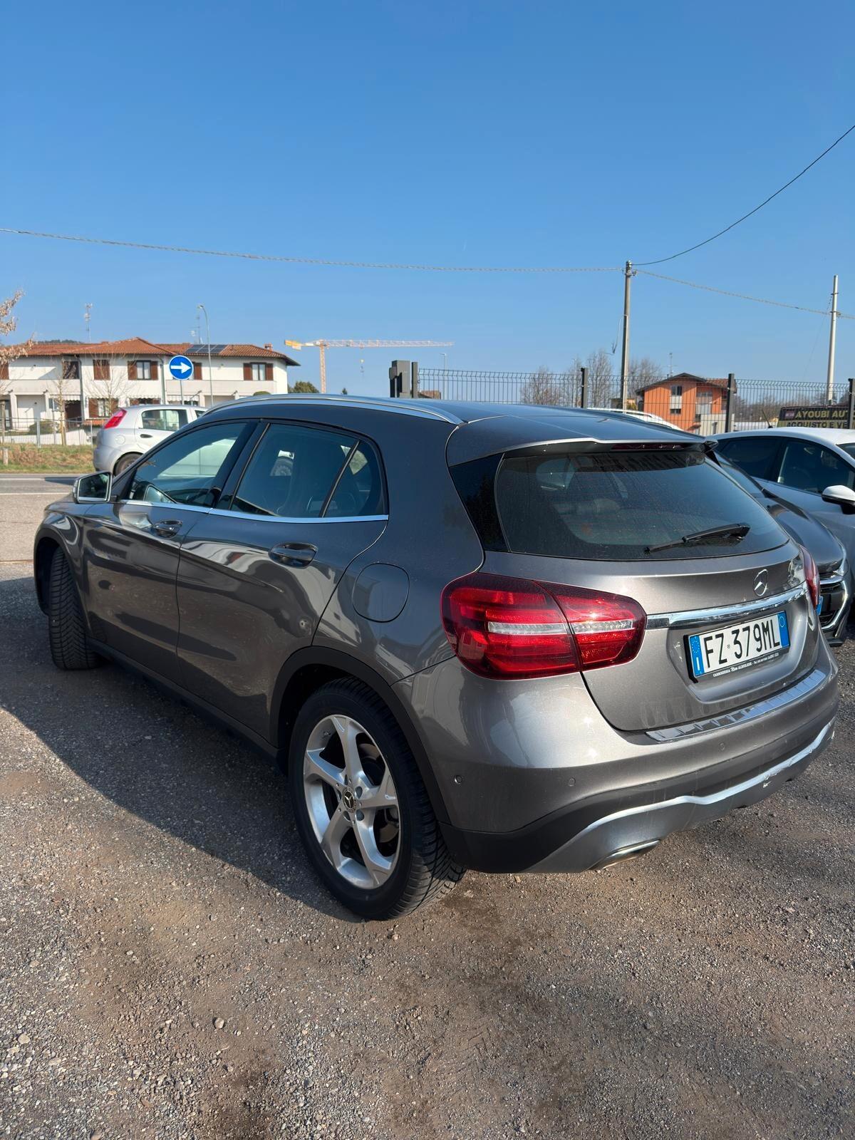 Mercedes-benz GLA 180 Premium