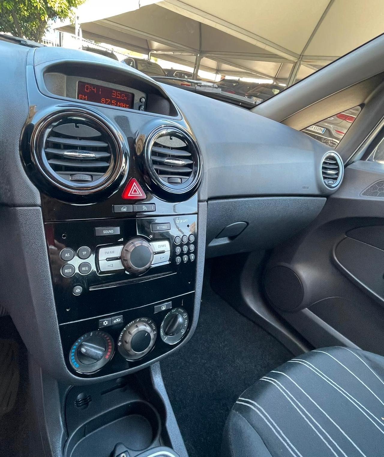 Opel Corsa 1.2 5 porte 86Cv