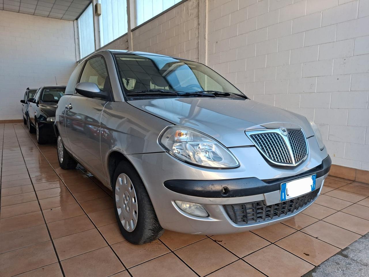 Lancia Ypsilon 1.2 8v Argento, adatta anche ai neop.
