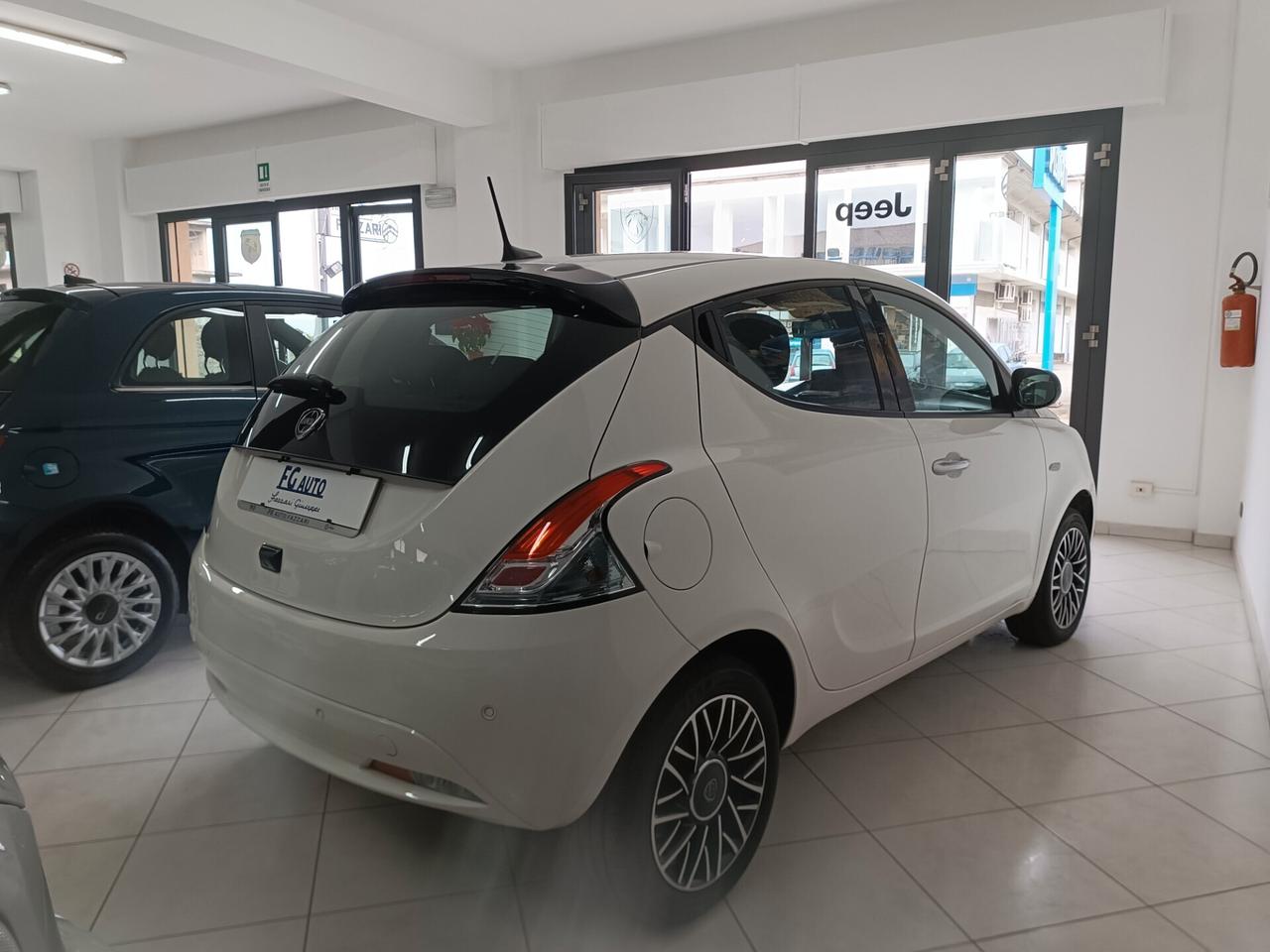 Lancia Ypsilon 1.0 FireFly 5 porte S&S Hybrid Platino