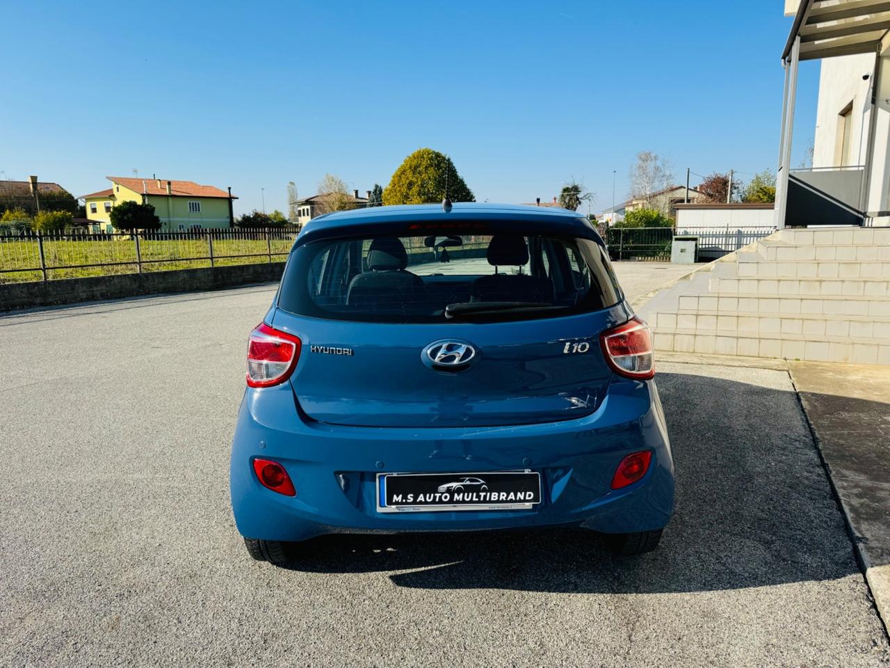 Hyundai i10 1.0 benzina 2015 140.000 km neo patentati garanzia 12 mesi