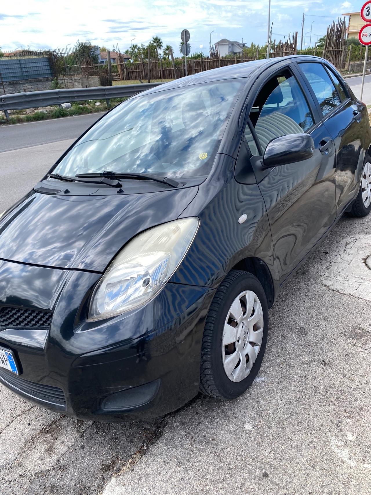 Toyota Yaris 1.0 5 porte